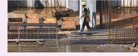 Intempéries-chantier-de-construction_michelangeloop-Freepik