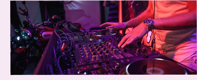 dj © Master1305 - freepik